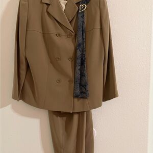 Valerie Stevens Classic 3-piece pants suit